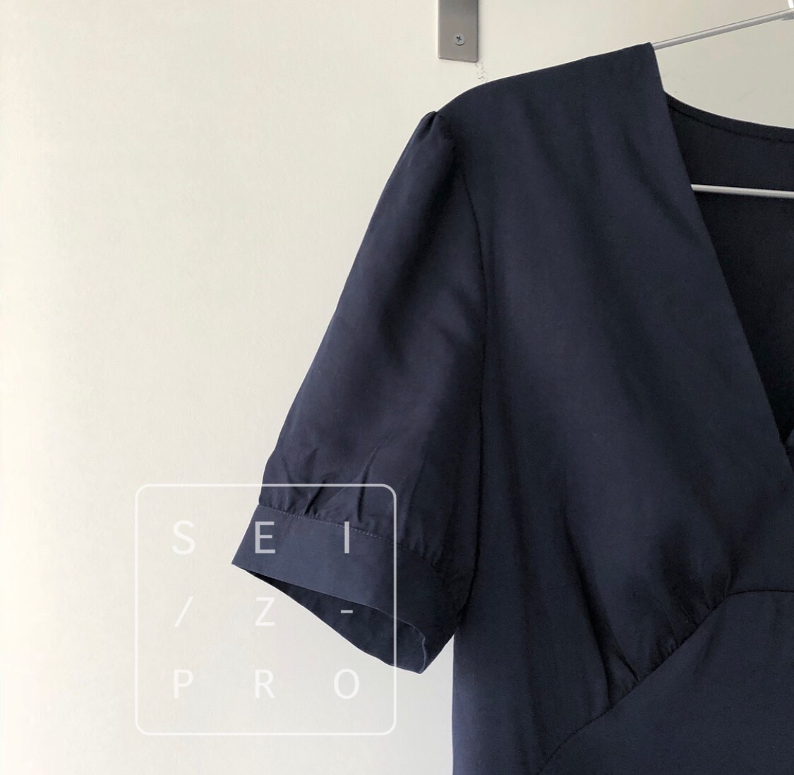 新款韩国简约优雅V领小性感泡泡袖短袖连衣裙高腰品质女(图2)