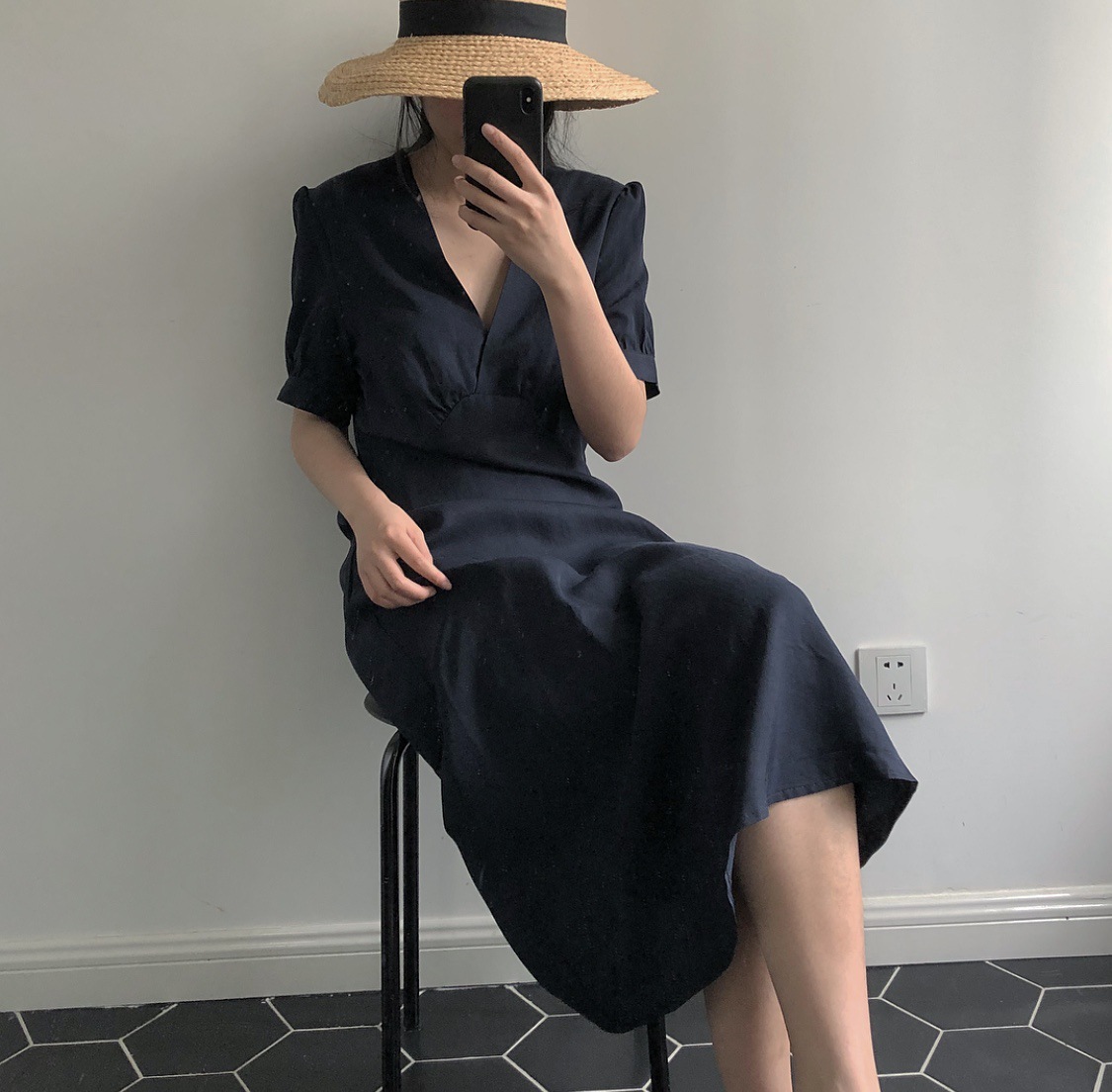 新款韩国简约优雅V领小性感泡泡袖短袖连衣裙高腰品质女(图5)