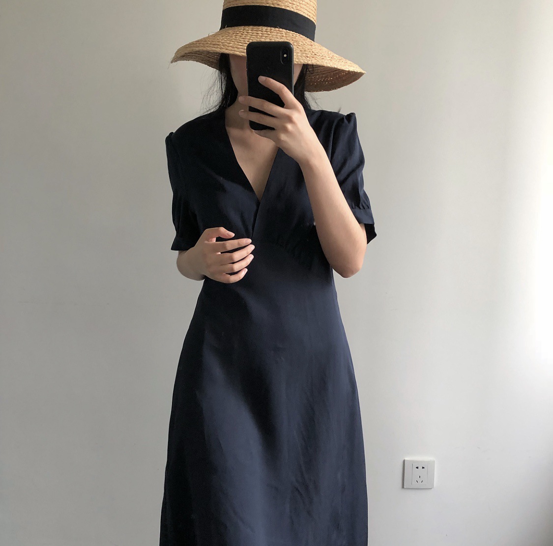 新款韩国简约优雅V领小性感泡泡袖短袖连衣裙高腰品质女(图4)